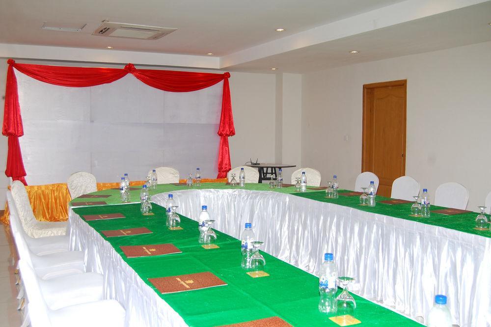 Man Myanmar Hotel Naypyidaw Екстериор снимка
