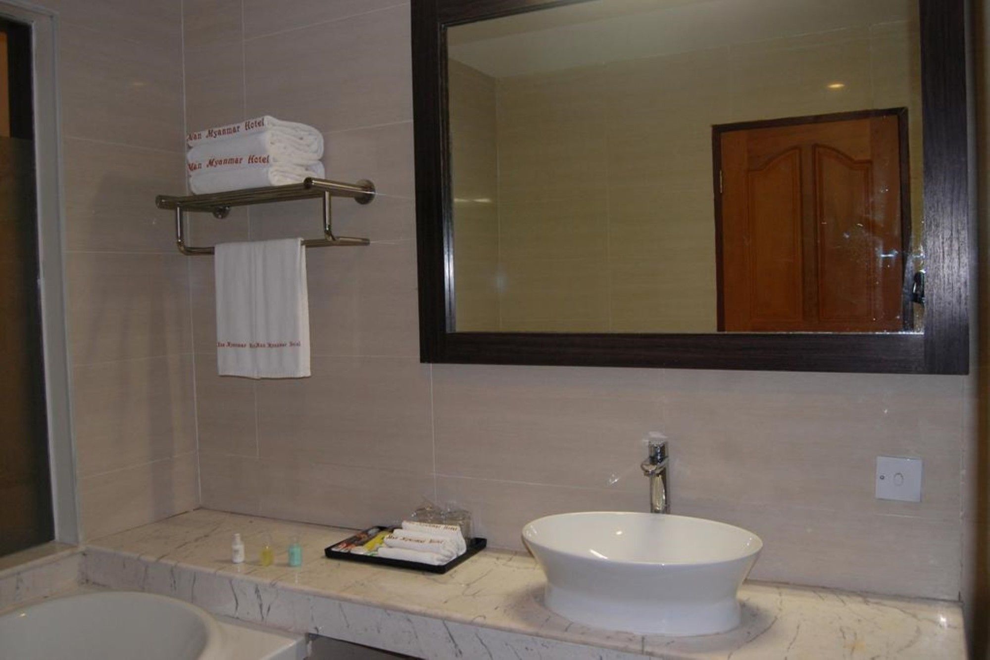 Man Myanmar Hotel Naypyidaw Екстериор снимка